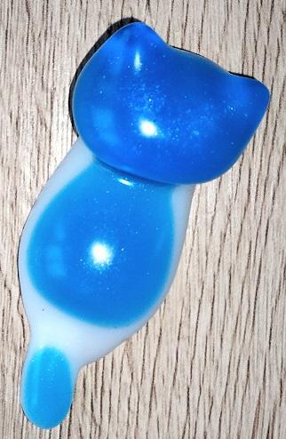 06 chat modele a bleu et blanc perle1