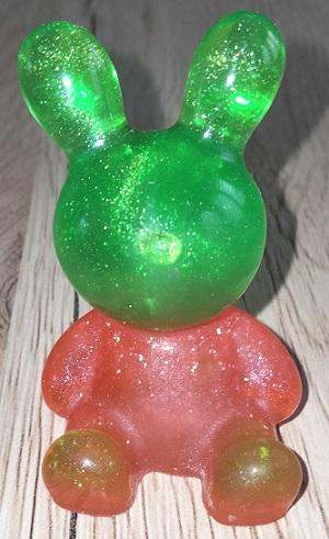 06 lapin vert perle et rouge1